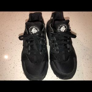 All black huaraches